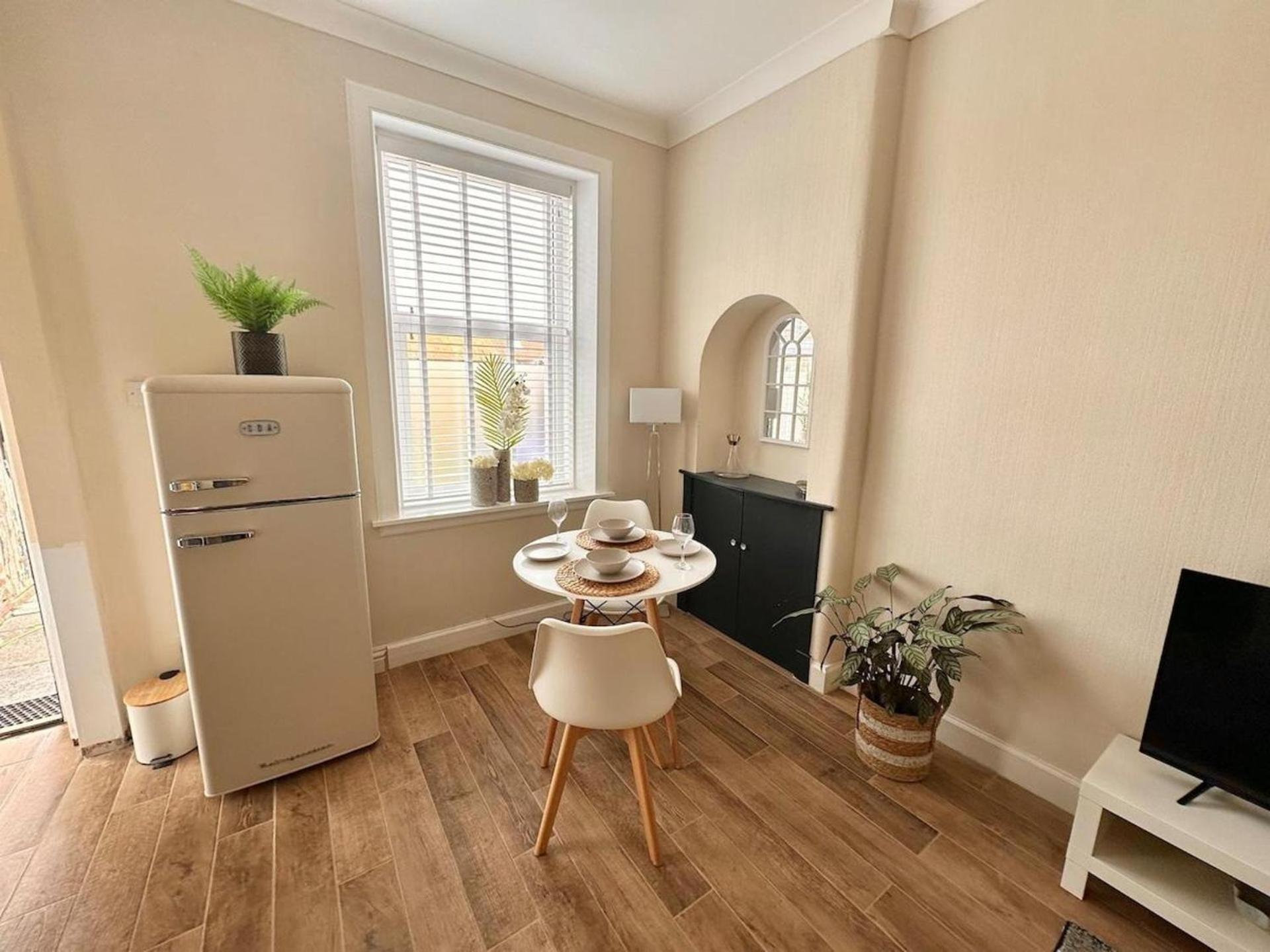 Prestwick Kingb Petsok Freep Wifi Tv Apartment Bagian luar foto